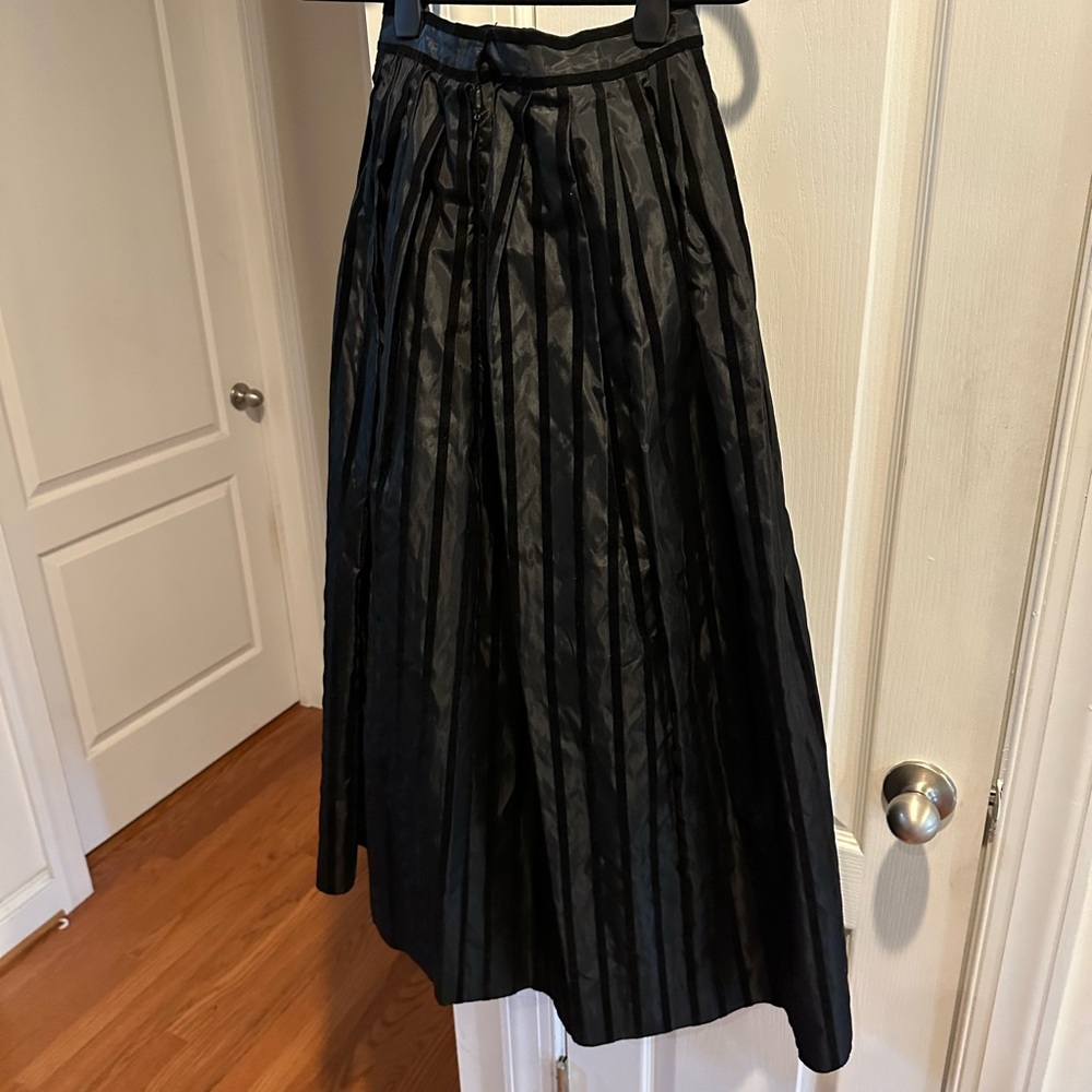 Vintage Farinae Collection black taffeta Maxi A-Line Pleated Skirt for Cocktail - Picture 2 of 9